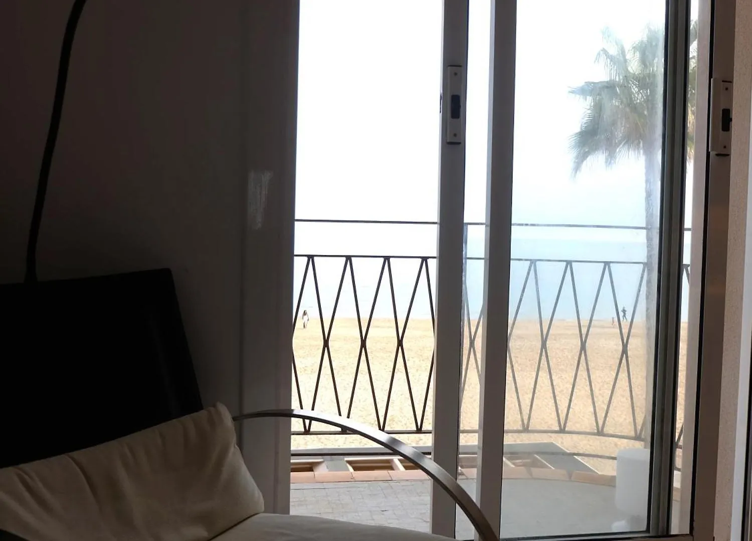 Torredembarra Beachfront Apartment Sleeps 5