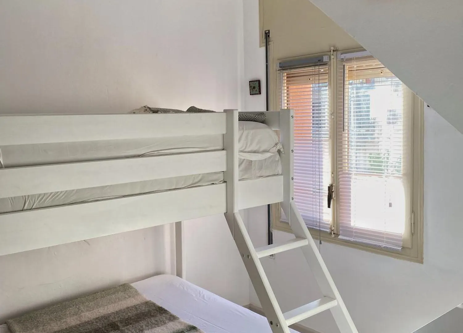 Torredembarra Beachfront Apartment Sleeps 5