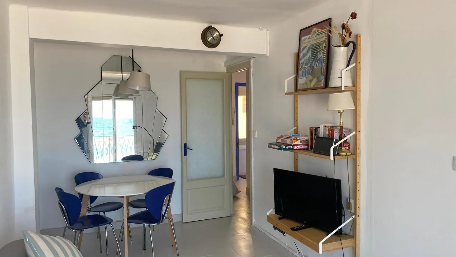 Torredembarra Beachfront Apartment Sleeps 5