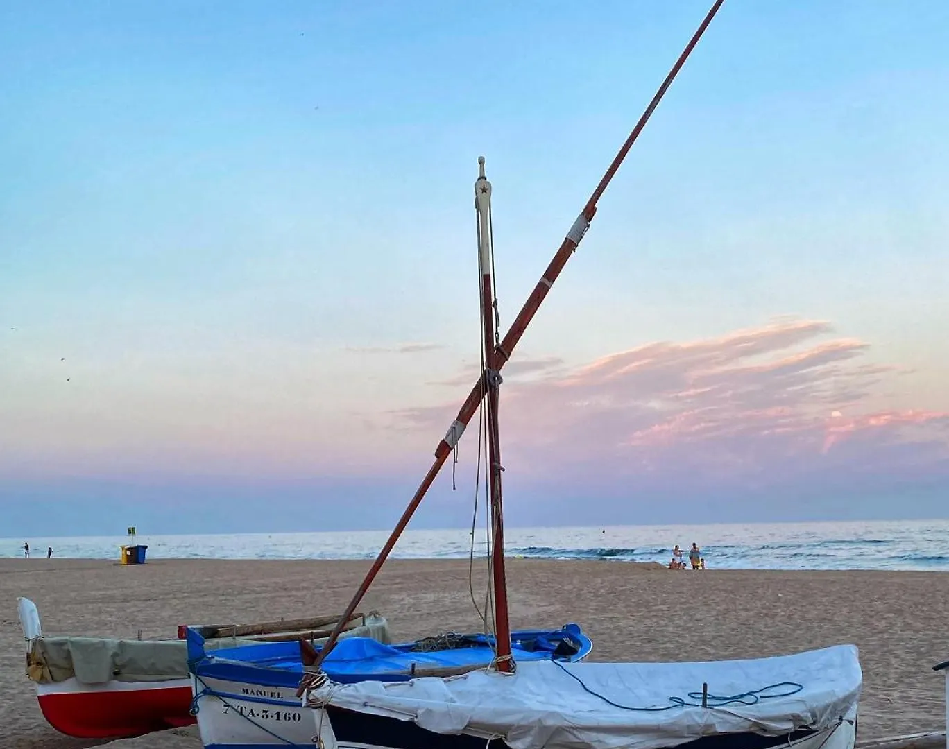 Torredembarra Beachfront Apartment Sleeps 5