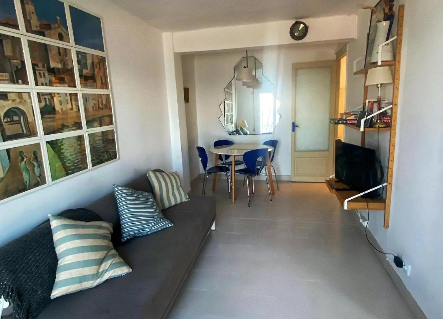Torredembarra Beachfront Apartment Sleeps 5