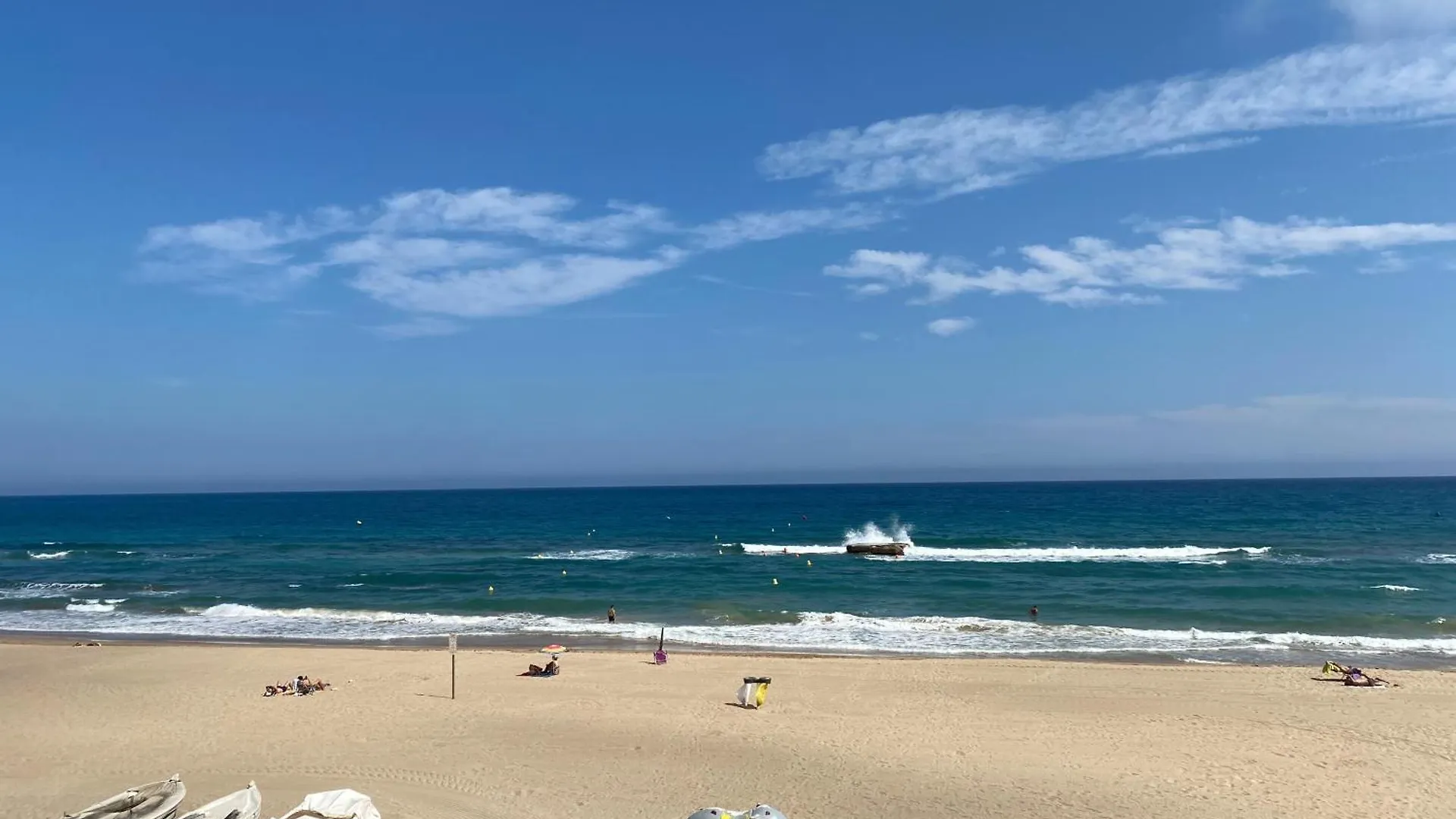 Torredembarra Beachfront Apartment Sleeps 5 Espanha
