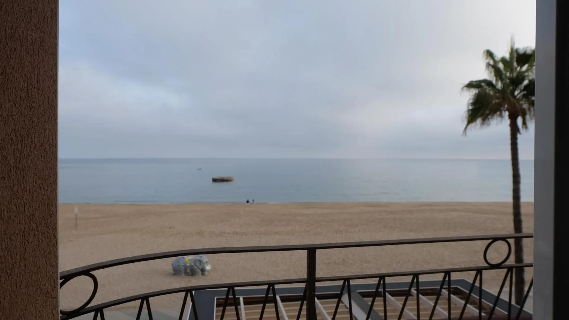 Torredembarra Beachfront Apartment Sleeps 5 Spanyolország